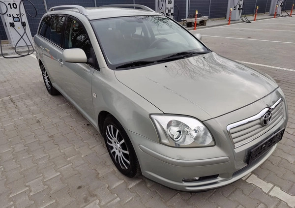 toyota góra Toyota Avensis cena 15900 przebieg: 220000, rok produkcji 2005 z Góra